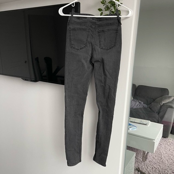 3/22 🧡 H&M Dark black grey skinny fit jean - Picture 2 of 4